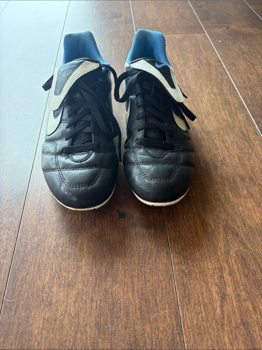 Nike Women’s Black Soccer Cleats with Blue Lining
